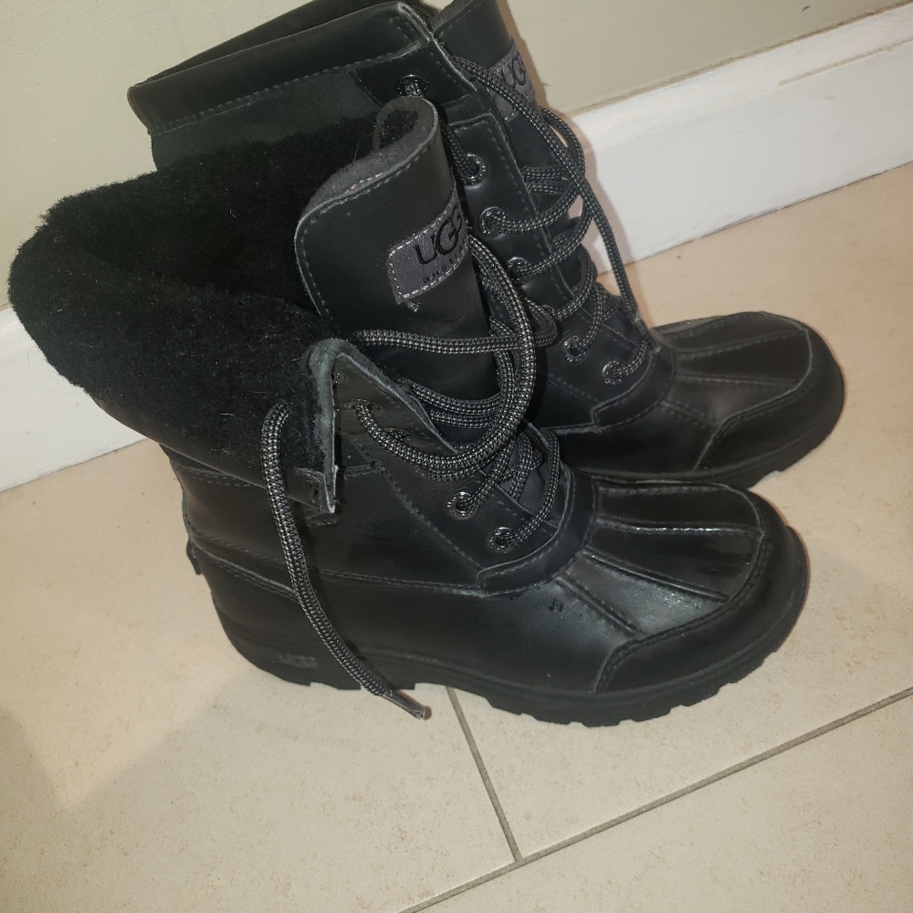 Uggs boots black